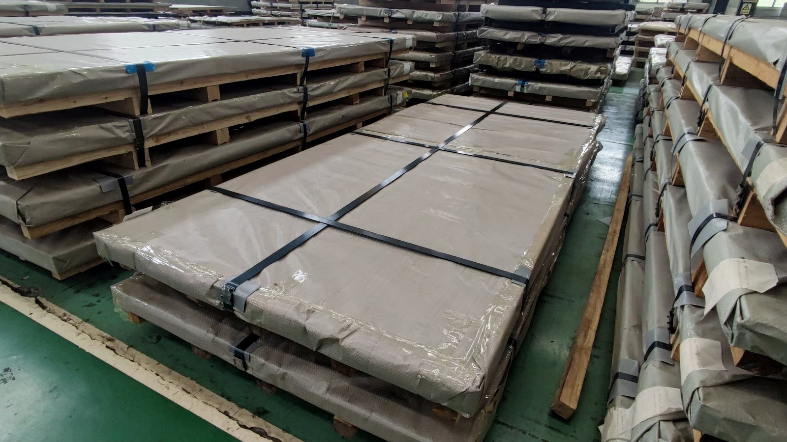 Protected steel plates prepared for delivery