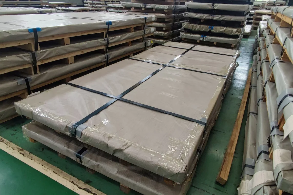 Steel plate packing and delivery